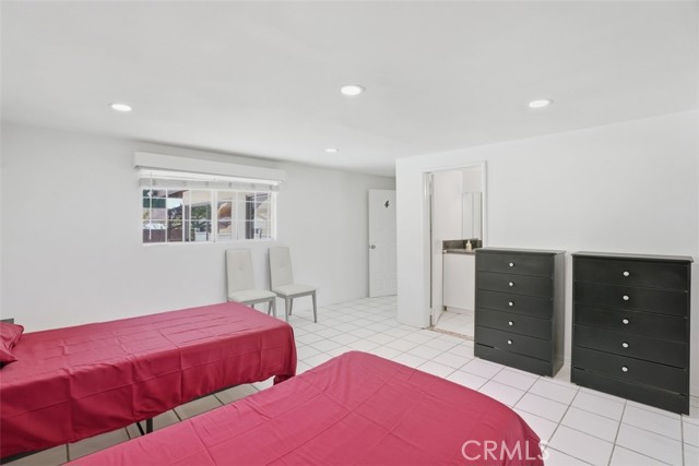 7958 Tampa Ave, Reseda CA: https://media.crmls.org/medias/dd590ec2-e476-43fb-a014-202eef55d332.jpg