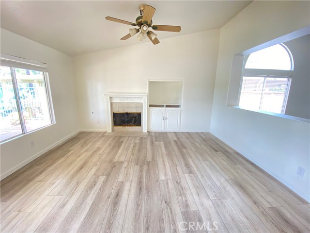 28562 Brige Water Lane, Menifee CA: https://media.crmls.org/medias/dd596f19-5125-4981-a5df-635bf6ac861c.jpg