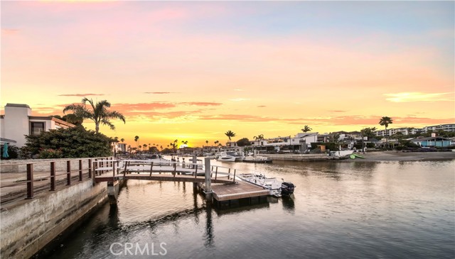 3908 Channel Place, Newport Beach CA: https://media.crmls.org/medias/dd59e4ba-5244-4647-b38c-40331da20575.jpg