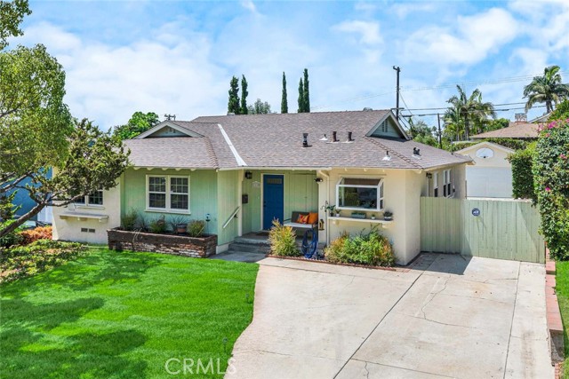 1119 N Lincoln Avenue, Fullerton CA: https://media.crmls.org/medias/dd5b73ab-a60f-45d3-b33a-d7e041be5003.jpg