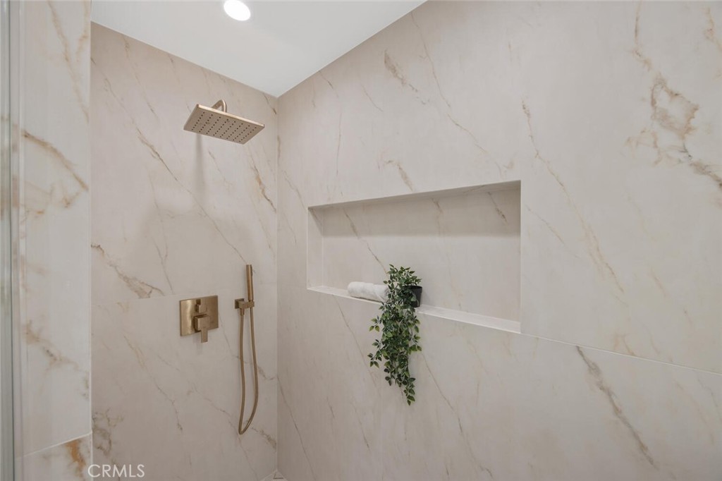 https://media.crmls.org/medias/dd5bb2c9-d0a6-40ad-a176-f4e2d749e2b6.jpg?preset=X-Large