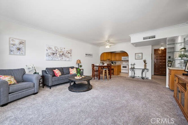 12300 Montecito Road, Seal Beach CA: https://media.crmls.org/medias/dd5bbe52-cabe-4e12-93d6-b082a28b8799.jpg