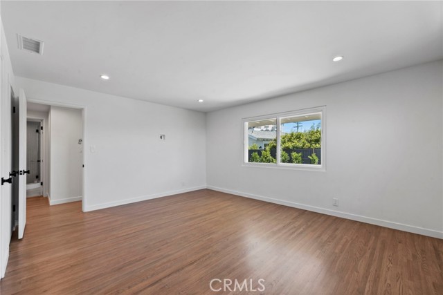 Detail Gallery Image 15 of 29 For 7512 Rindge Ave, Playa Del Rey,  CA 90293 - 3 Beds | 3 Baths