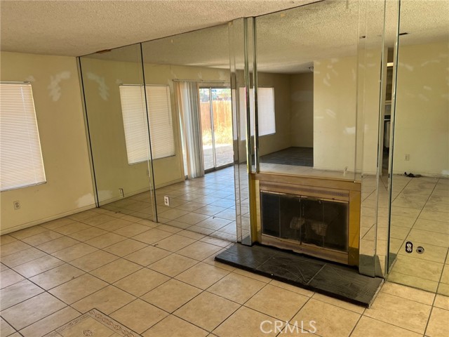 Detail Gallery Image 4 of 6 For 13028 Oak Dell, Moreno Valley,  CA 92553 - 3 Beds | 2 Baths