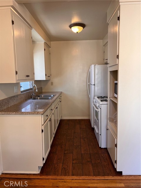 5436 Barton Avenue, Los Angeles, California 90038, 2 Bedrooms Bedrooms, ,1 BathroomBathrooms,Residential Lease,For Rent,5436 Barton Avenue,CRPF24234585