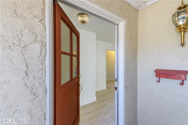 Detail Gallery Image 2 of 25 For 5246 Allott Ave, Sherman Oaks,  CA 91401 - 3 Beds | 2 Baths