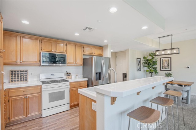 Detail Gallery Image 3 of 49 For 243 Riverdale Ct #431,  Camarillo,  CA 93010 - 3 Beds | 2/1 Baths