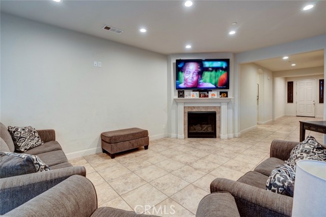 Detail Gallery Image 9 of 37 For 1047 Golden Leaf Dr, Livingston,  CA 95334 - 4 Beds | 3/1 Baths