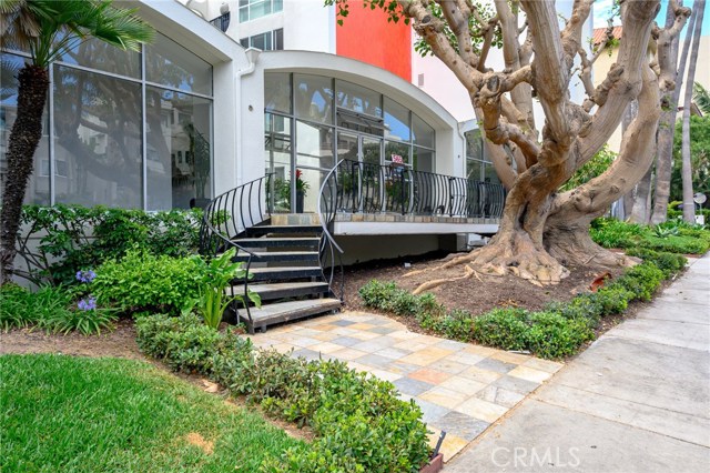 565 Esplanade, Redondo Beach, California 90277, 1 Bedroom Bedrooms, ,Residential,Sold,Esplanade,SB21248131