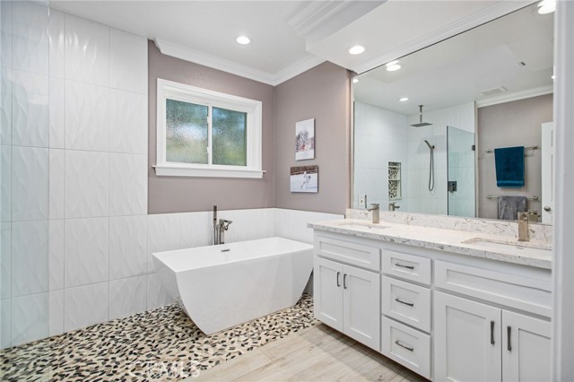 30201 Spray Drive, Canyon Lake CA: https://media.crmls.org/medias/dd60b6ce-1593-47b7-b597-e91951cdfc26.jpg