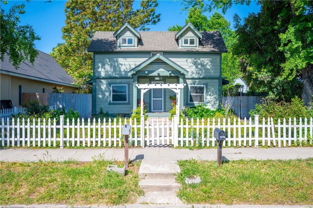 Detail Gallery Image 2 of 68 For 1529 Oak St, Paso Robles,  CA 93446 - 4 Beds | 3 Baths