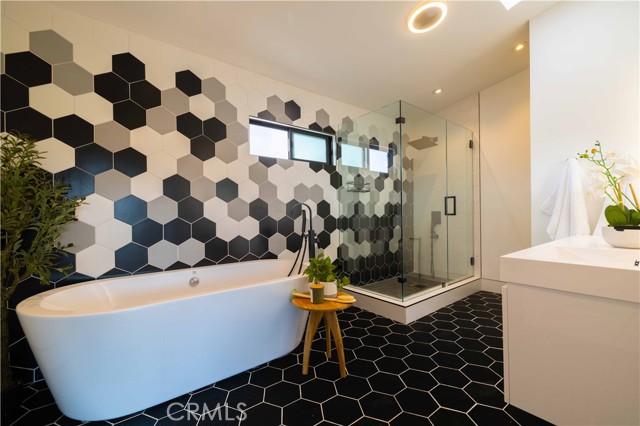 Detail Gallery Image 5 of 50 For 4300 Camello Rd, Woodland Hills,  CA 91364 - 4 Beds | 2/1 Baths