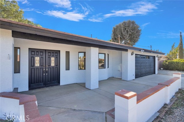 Detail Gallery Image 2 of 58 For 13027 Quapaw, Apple Valley,  CA 92308 - 4 Beds | 3/1 Baths
