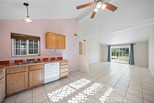 Detail Gallery Image 9 of 42 For 3447 Windsong St, Corona,  CA 92879 - 4 Beds | 2 Baths