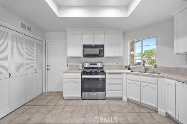 Detail Gallery Image 12 of 27 For 9803 Manhattan, Bakersfield,  CA 93312 - 3 Beds | 2 Baths