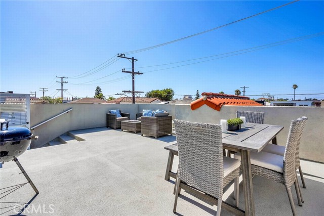 407 30th Street, Hermosa Beach, California 90254, 3 Bedrooms Bedrooms, ,3 BathroomsBathrooms,Residential,Sold,30th,SB24168203