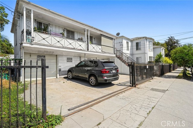 1200 N Kenmore Avenue, Los Angeles CA: https://media.crmls.org/medias/dd64f228-2f1d-4e86-9ccd-5f5d9ee4c4ec.jpg