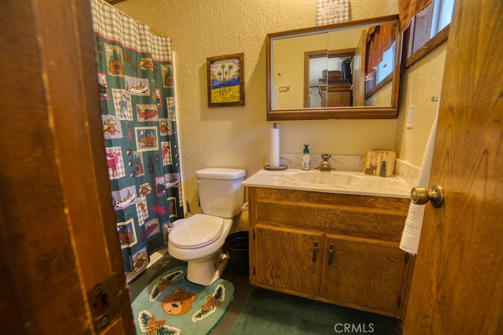 https://media.crmls.org/medias/dd64f549-0c20-43fd-9a7e-6825faa27a3d.jpg?preset=X-Large