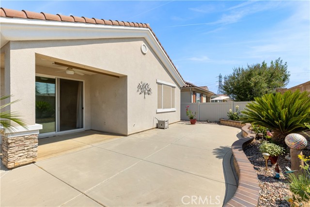 1729 Desert Poppy Lane, Beaumont CA: https://media.crmls.org/medias/dd64f56b-2866-48d2-8ebb-fcdc82f71752.jpg