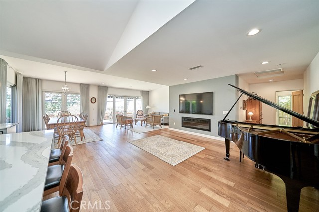 3321 Moore Street, Los Angeles CA: https://media.crmls.org/medias/dd66621d-590c-4600-b282-0a59bdcb153c.jpg