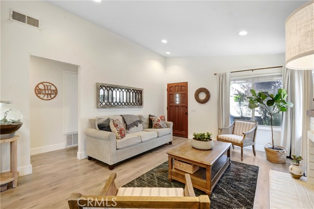 Detail Gallery Image 4 of 17 For 9770 El Paseo Dr, Rancho Cucamonga,  CA 91730 - 2 Beds | 1/1 Baths