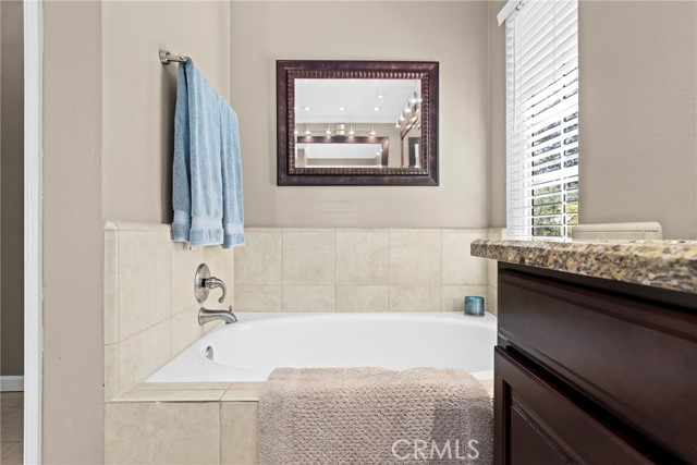 Detail Gallery Image 23 of 44 For 841 Sunstone St, Westlake Village,  CA 91362 - 3 Beds | 2/1 Baths