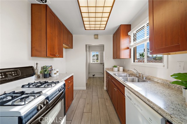 Detail Gallery Image 8 of 31 For 7869 La Mirada Cir, Buena Park,  CA 90620 - 3 Beds | 2 Baths