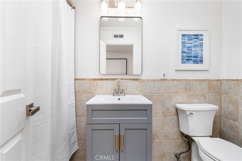 https://media.crmls.org/medias/dd67d874-0a72-4bc6-8e68-d3e7d71eda20.jpg?preset=X-Large