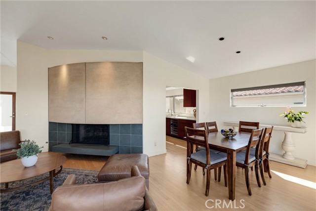 Detail Gallery Image 10 of 39 For 409 Calle Mayor, Redondo Beach,  CA 90277 - 3 Beds | 2/1 Baths