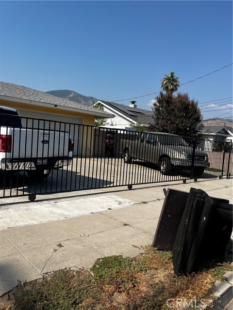 4417 N Mayfield Avenue, San Bernardino CA: https://media.crmls.org/medias/dd69540f-34fa-4c69-926b-64c986bc2bcb.jpg