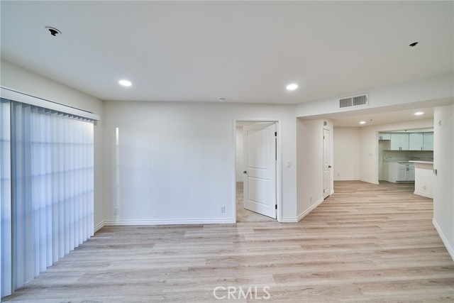 Detail Gallery Image 4 of 21 For 345 S Alexandria Ave #212,  Los Angeles,  CA 90020 - 2 Beds | 2 Baths