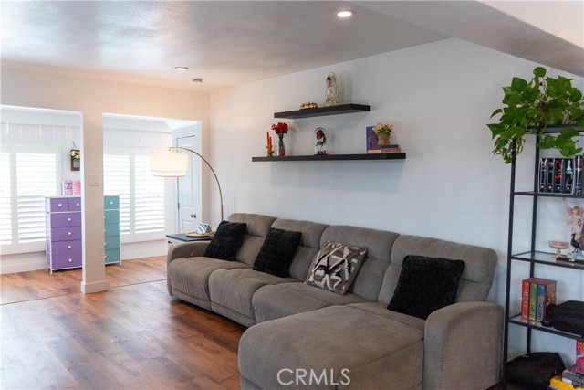8924 Towne Avenue, Los Angeles CA: https://media.crmls.org/medias/dd698c51-5fc7-4f8a-81d0-a6acadb0b27e.jpg