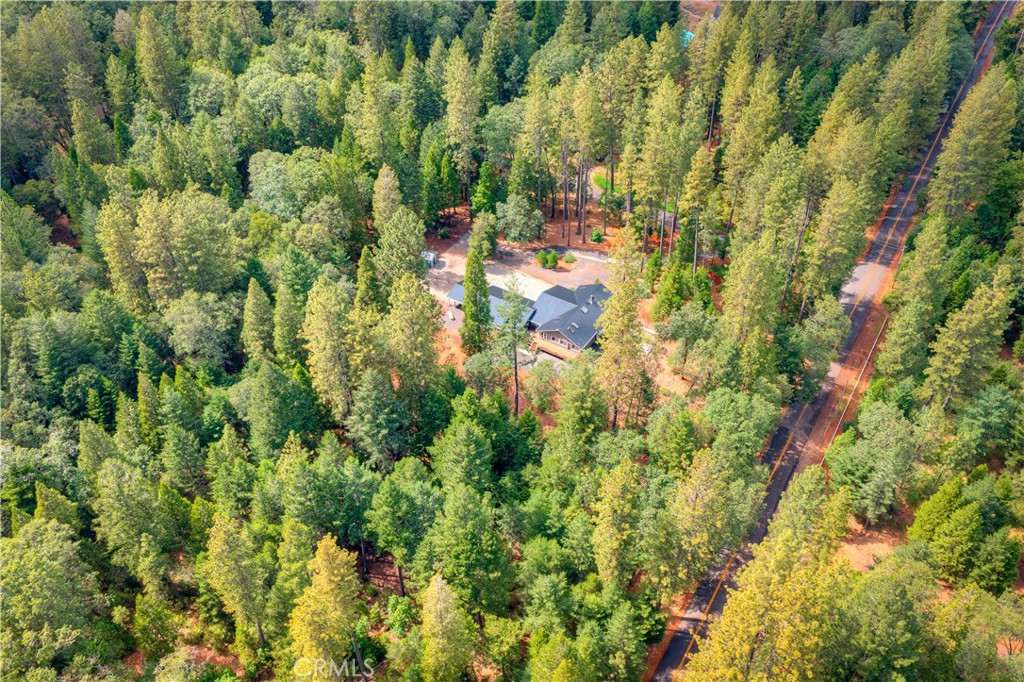 https://media.crmls.org/medias/dd699112-b63b-4d4c-a81e-61f6787ecca5.jpg?preset=X-Large