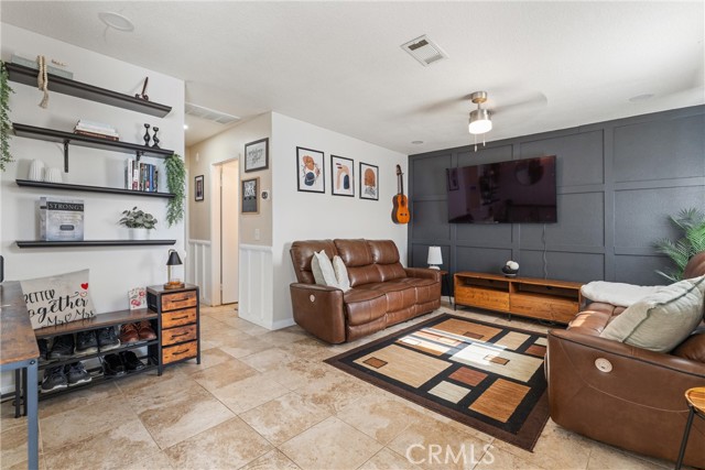 42045 Thornbush Avenue, Lancaster CA: https://media.crmls.org/medias/dd69f9db-db60-4b65-acc6-8f10792b8992.jpg