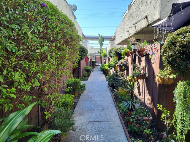 Detail Gallery Image 2 of 21 For 9119 Wakefield Ave #18,  Panorama City,  CA 91402 - 2 Beds | 2 Baths