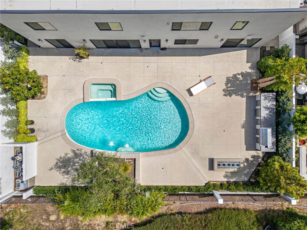 https://media.crmls.org/medias/dd6b2415-23c1-4453-8eaf-7ffc018bc6f9.jpg?preset=X-Large