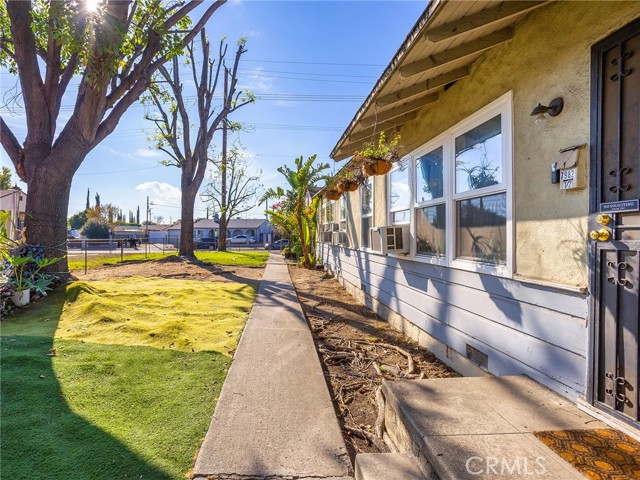 Detail Gallery Image 7 of 23 For 7982 De Garmo Ave, Sun Valley,  CA 91352 - – Beds | – Baths