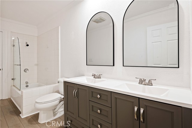 Detail Gallery Image 17 of 22 For 5531 Valerie Ave, Woodland Hills,  CA 91367 - 4 Beds | 2/1 Baths