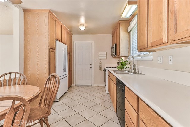 Detail Gallery Image 7 of 34 For 2212 Cordero Ave, Simi Valley,  CA 93065 - 3 Beds | 1/1 Baths