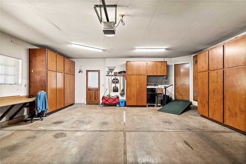 https://media.crmls.org/medias/dd6c9389-4535-4f01-81eb-bcce21a61ca3.jpg?preset=X-Large