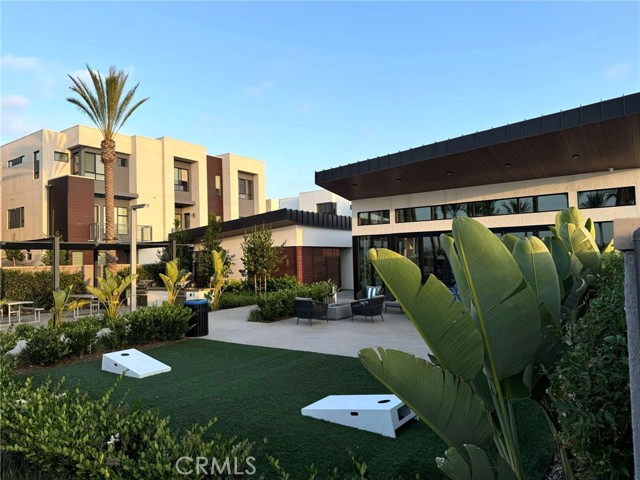 16450 Veterans Way, Tustin CA: https://media.crmls.org/medias/dd6d381d-9ba2-4fb9-916b-5eb958622527.jpg