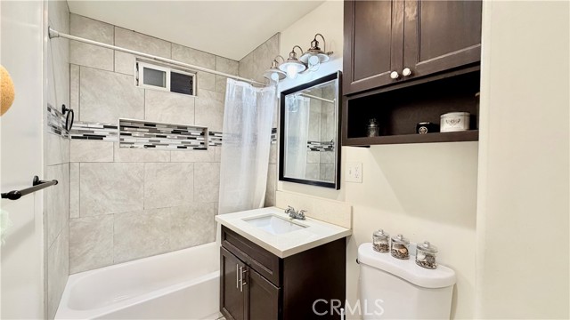 Detail Gallery Image 25 of 40 For 421 S 5th, La Puente,  CA 91746 - 4 Beds | 3 Baths