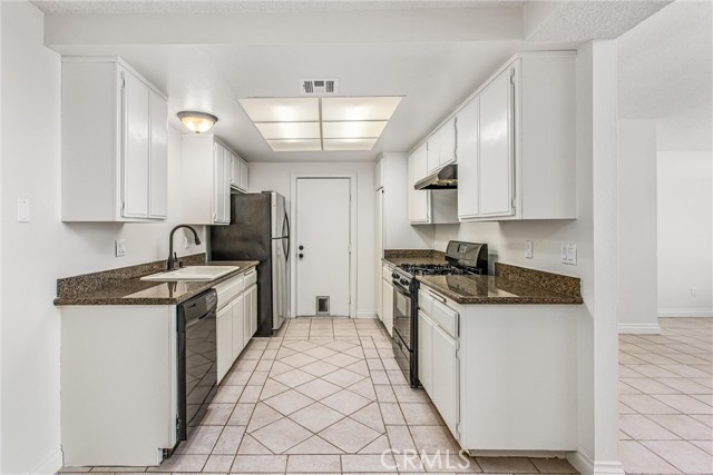 2061 W Redlands Boulevard, Redlands CA: https://media.crmls.org/medias/dd6d6b47-738b-4e29-9671-feb900d65775.jpg