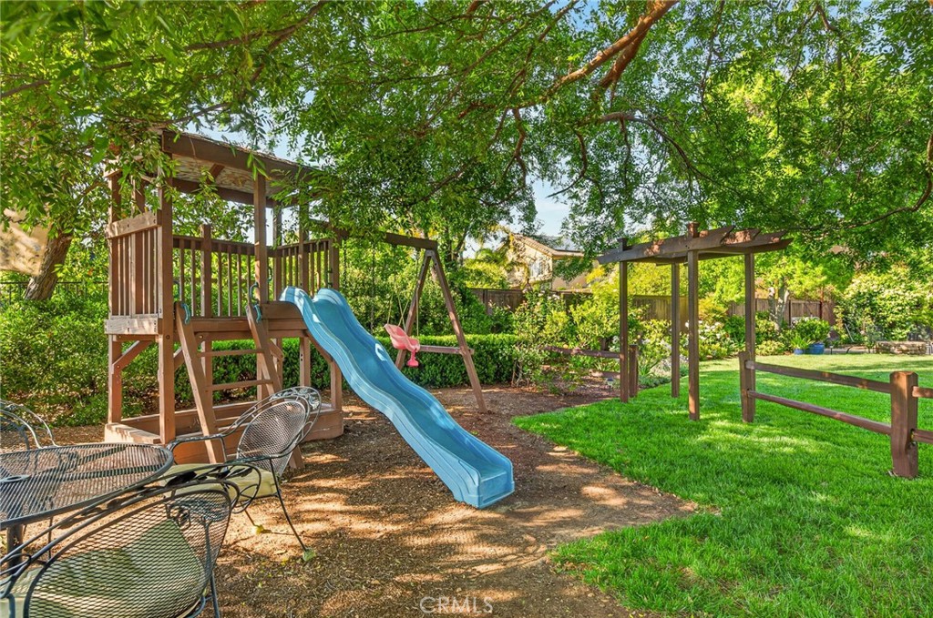 https://media.crmls.org/medias/dd6df433-ba03-441d-8883-756f18437e4c.jpg?preset=X-Large