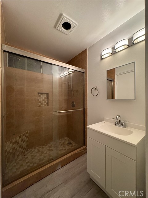 Detail Gallery Image 22 of 22 For 19351 Strathern, Reseda,  CA 91335 - 4 Beds | 2 Baths