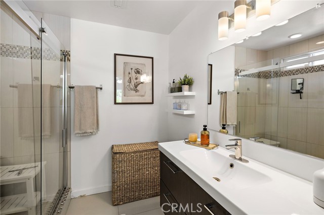 20352 Laguna Canyon Road, Laguna Beach CA: https://media.crmls.org/medias/dd6e1417-f286-4546-a412-ada0383a83b8.jpg