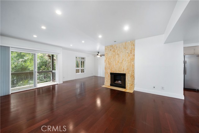 Detail Gallery Image 10 of 22 For 1242 S Barrington #301,  Los Angeles,  CA 90025 - 2 Beds | 2 Baths