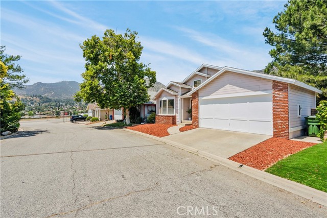 13691 Gavina Avenue, Sylmar CA: https://media.crmls.org/medias/dd6f0c50-9fdf-4fee-853d-c60dcd9b66d9.jpg