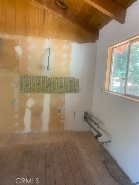 33254 Wild Rose Drive, Green Valley Lake CA: https://media.crmls.org/medias/dd733990-9cc9-495b-873e-02fbfa3aa710.jpg