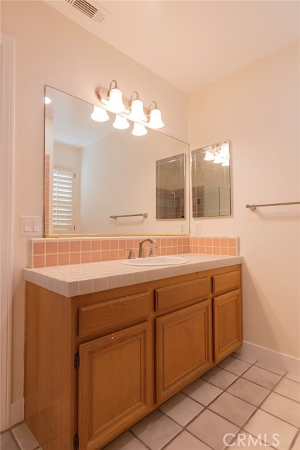 Detail Gallery Image 22 of 35 For 2215 Marshallfield Ln a,  Redondo Beach,  CA 90278 - 3 Beds | 2/1 Baths